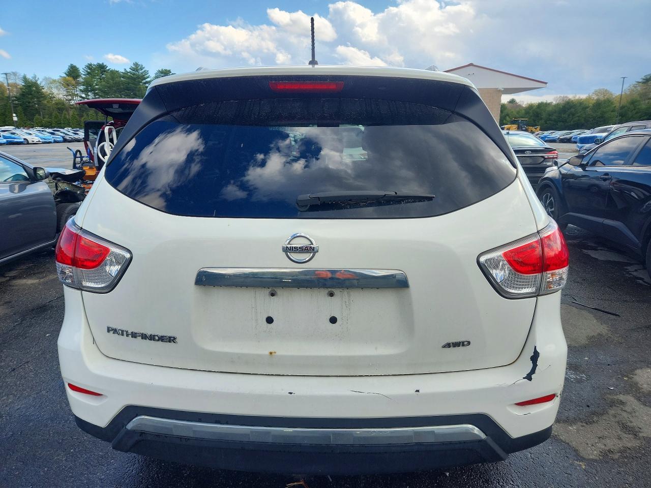Nissan Pathfinder S
