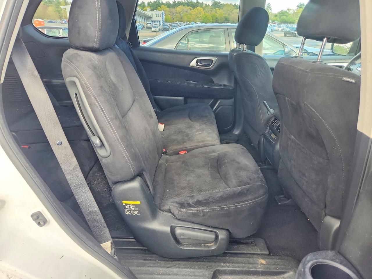 Nissan Pathfinder S