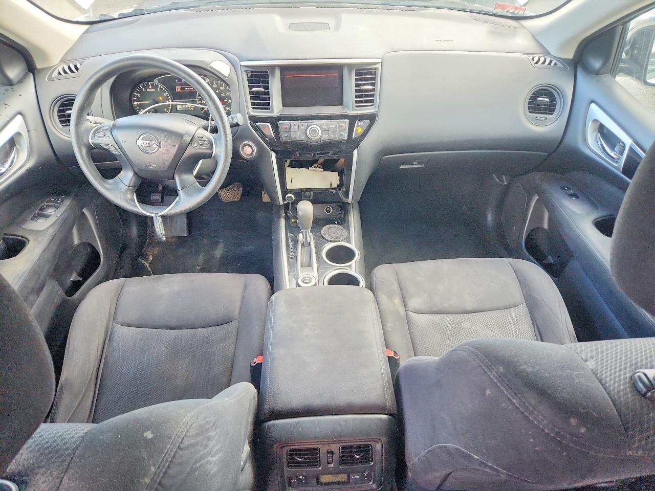 Nissan Pathfinder S