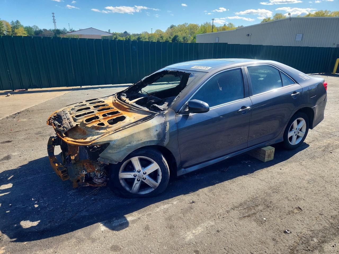 Salvage Toyota Camry Image