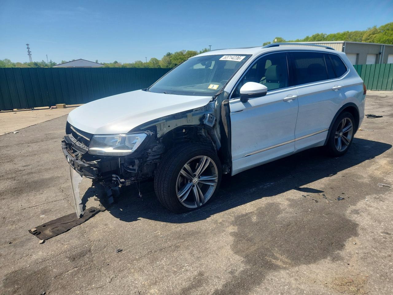 Salvage Volkswagen Tiguan Image