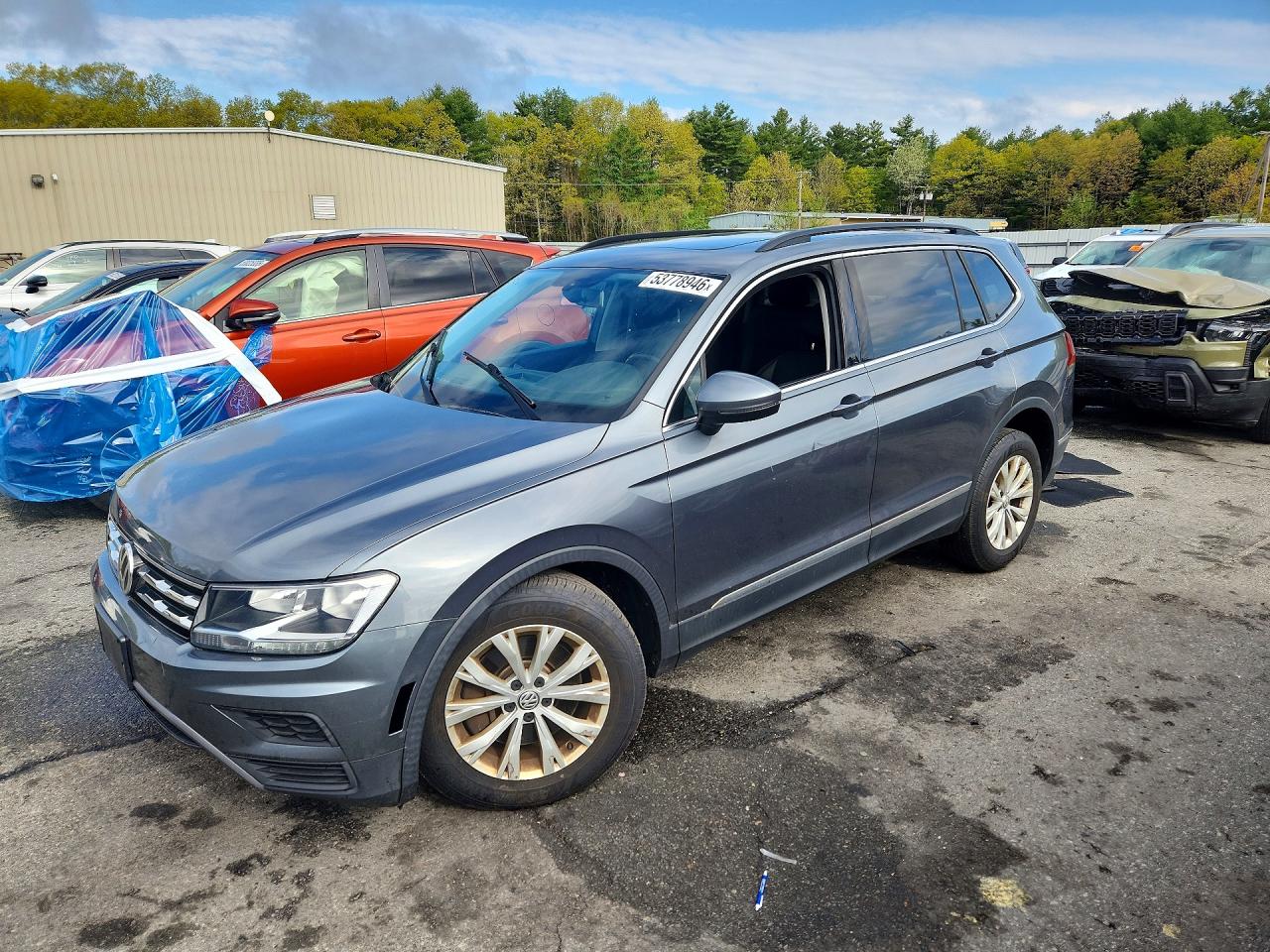 Salvage Volkswagen Tiguan Image