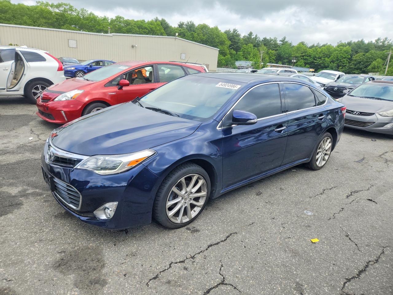 Salvage Toyota Avalon Image