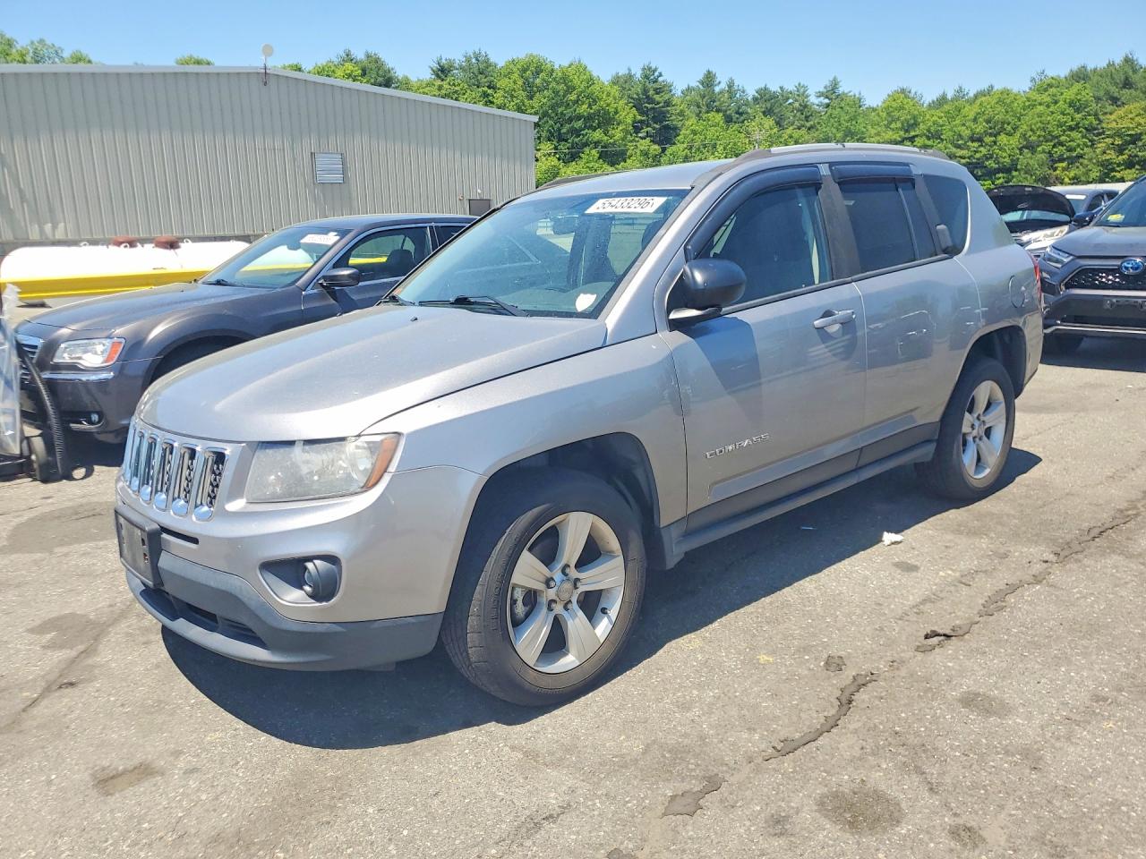 Salvage Jeep Compass Image
