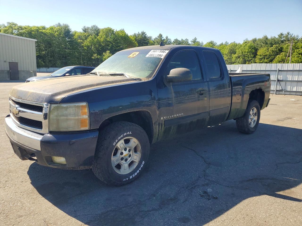 Salvage Chevrolet Silverado Image