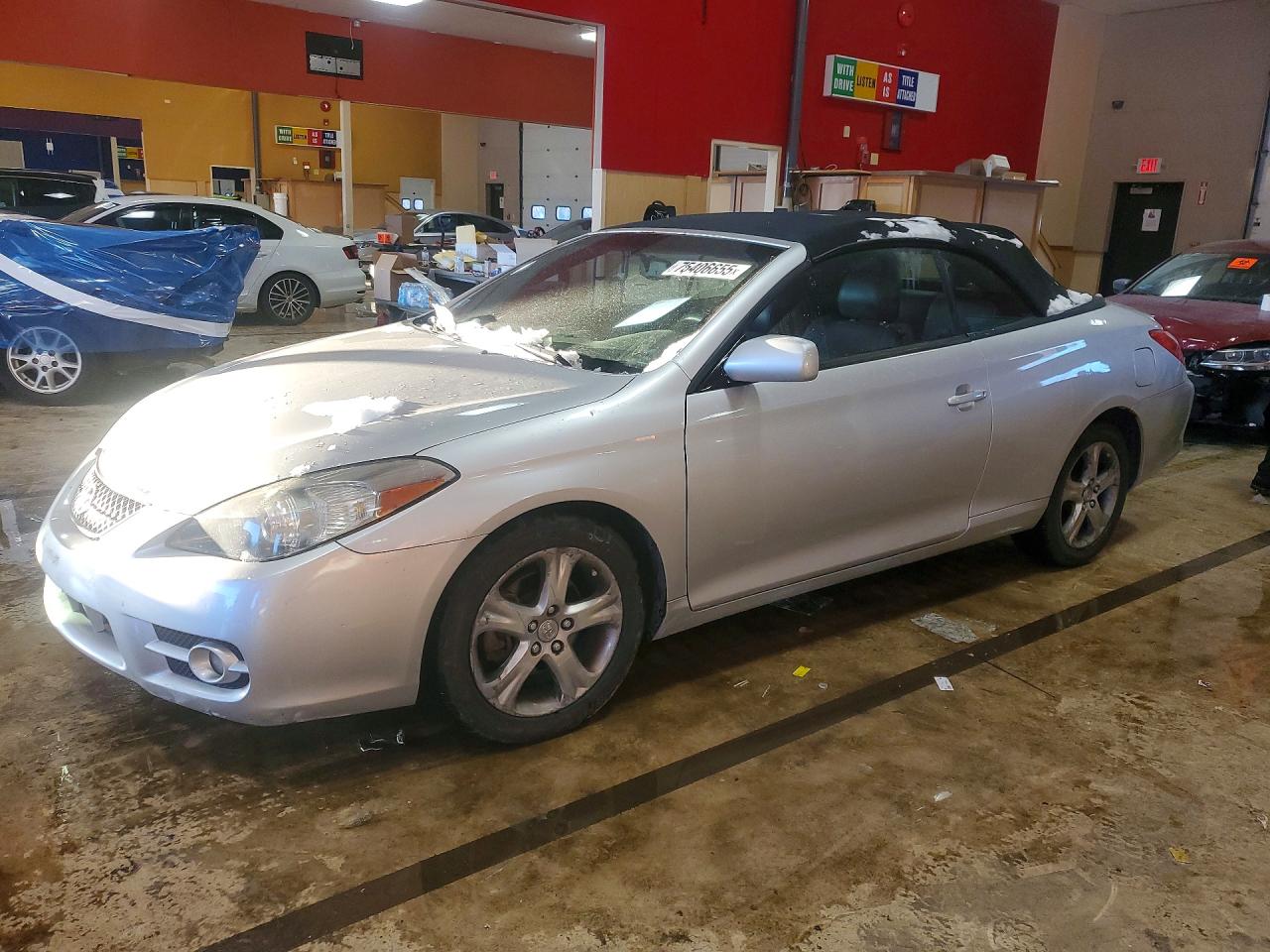 Salvage Toyota Camry Image