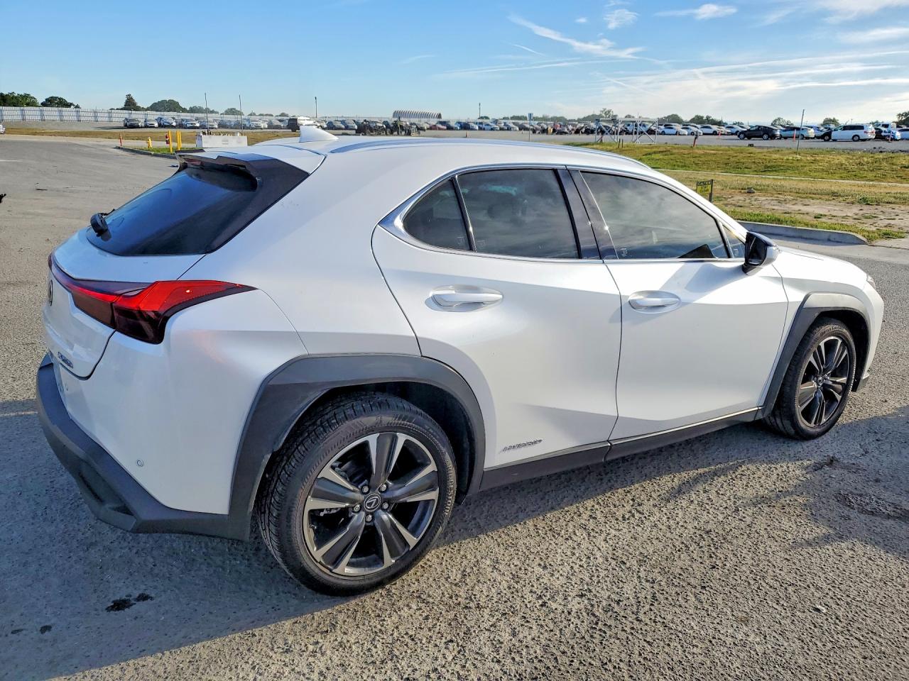 Lexus Ux Base