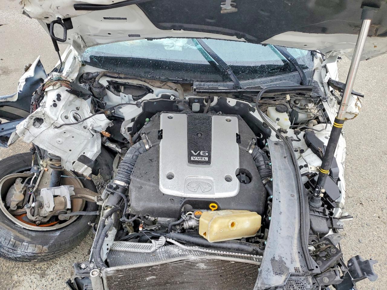 INFINITI Q50 Premium