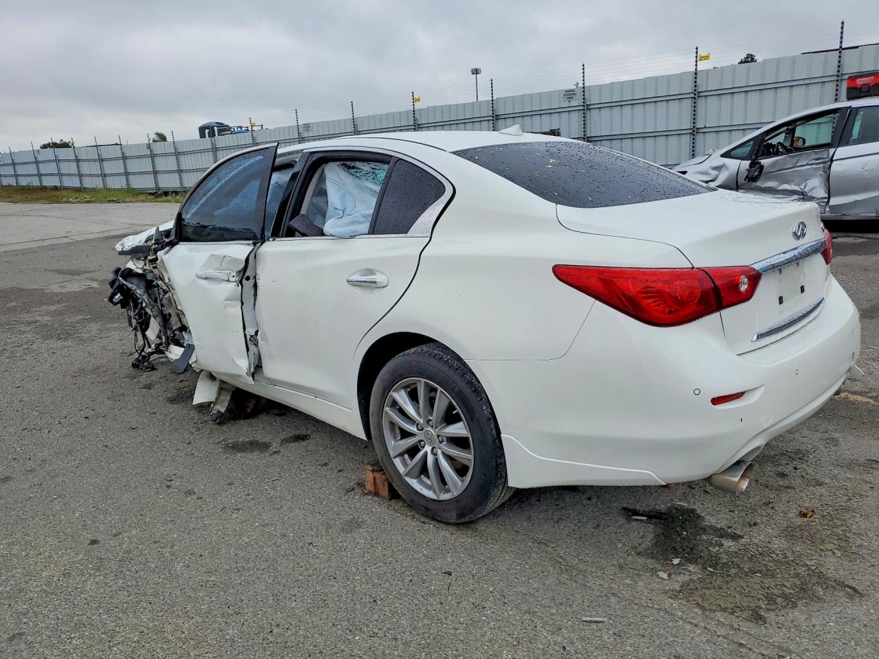 INFINITI Q50 Premium