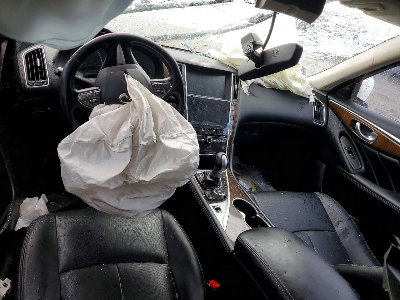 INFINITI Q50 Premium
