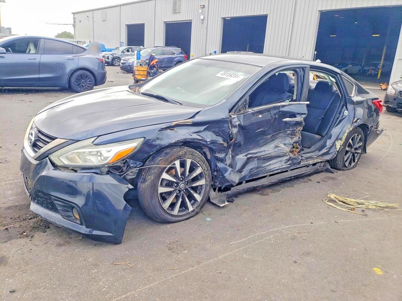 Salvage Nissan Altima Image