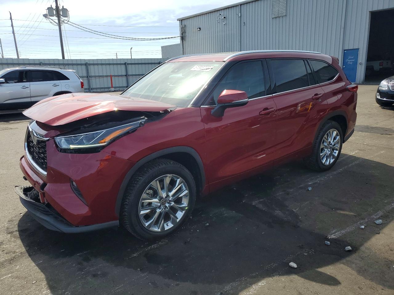 Salvage Toyota Highlander Image