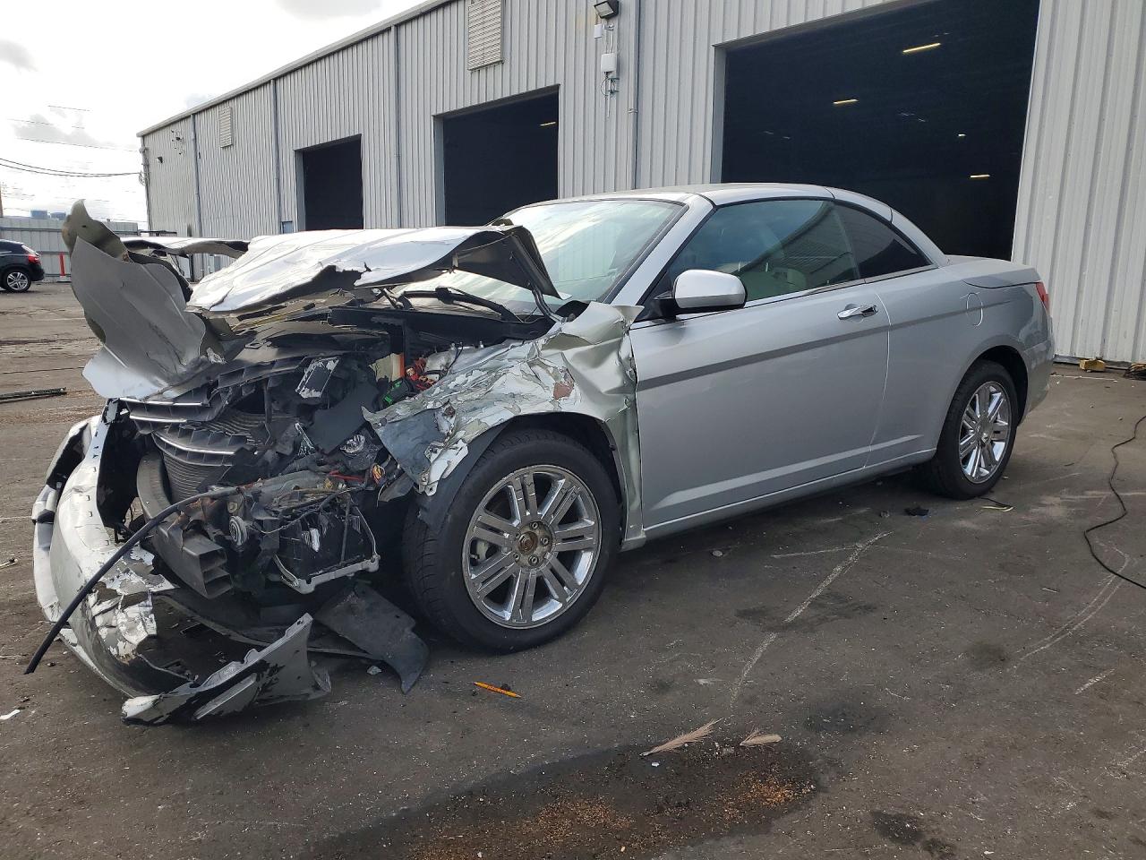 Salvage Chrysler Sebring Image