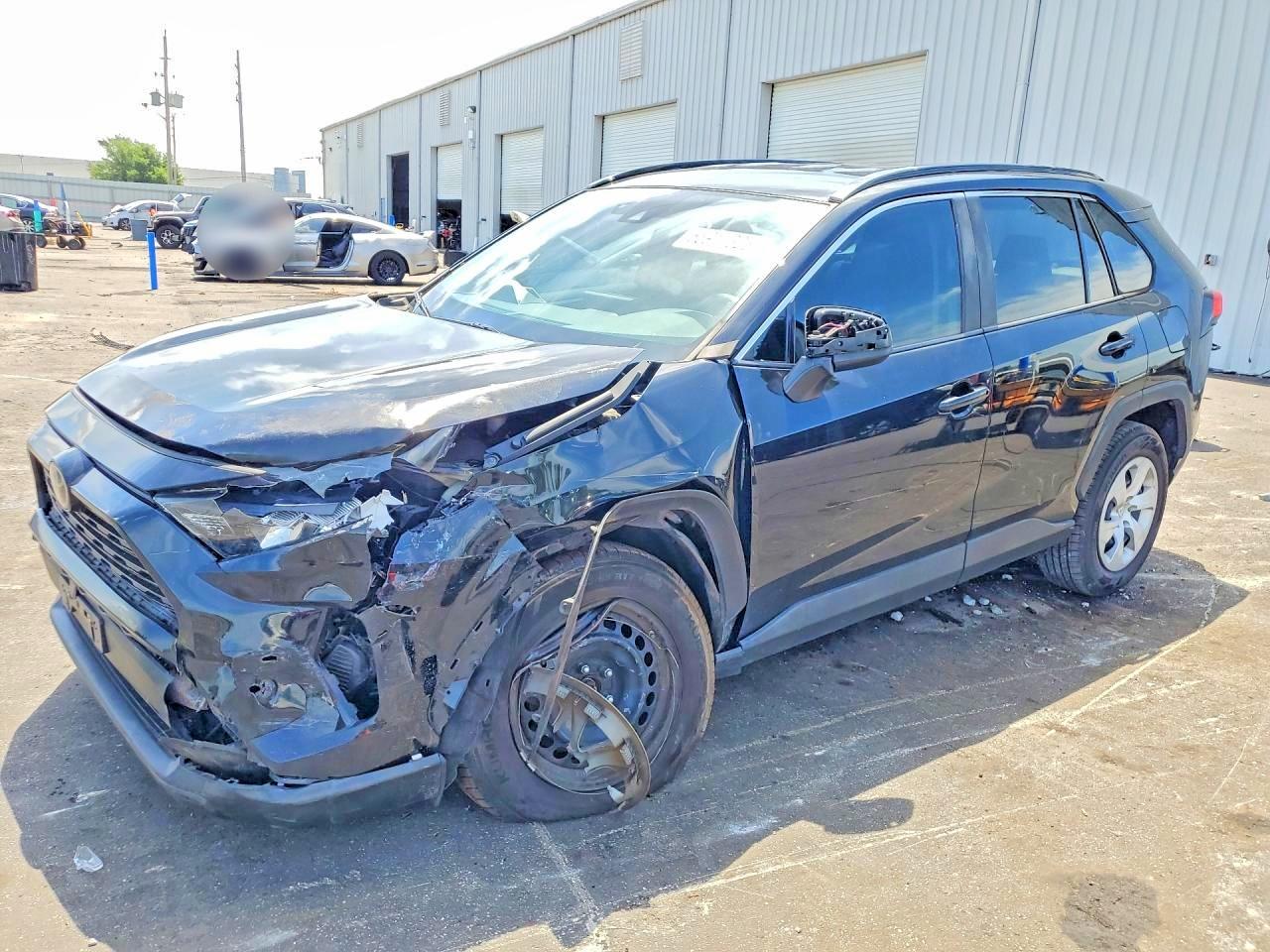 Salvage Toyota RAV4 Image