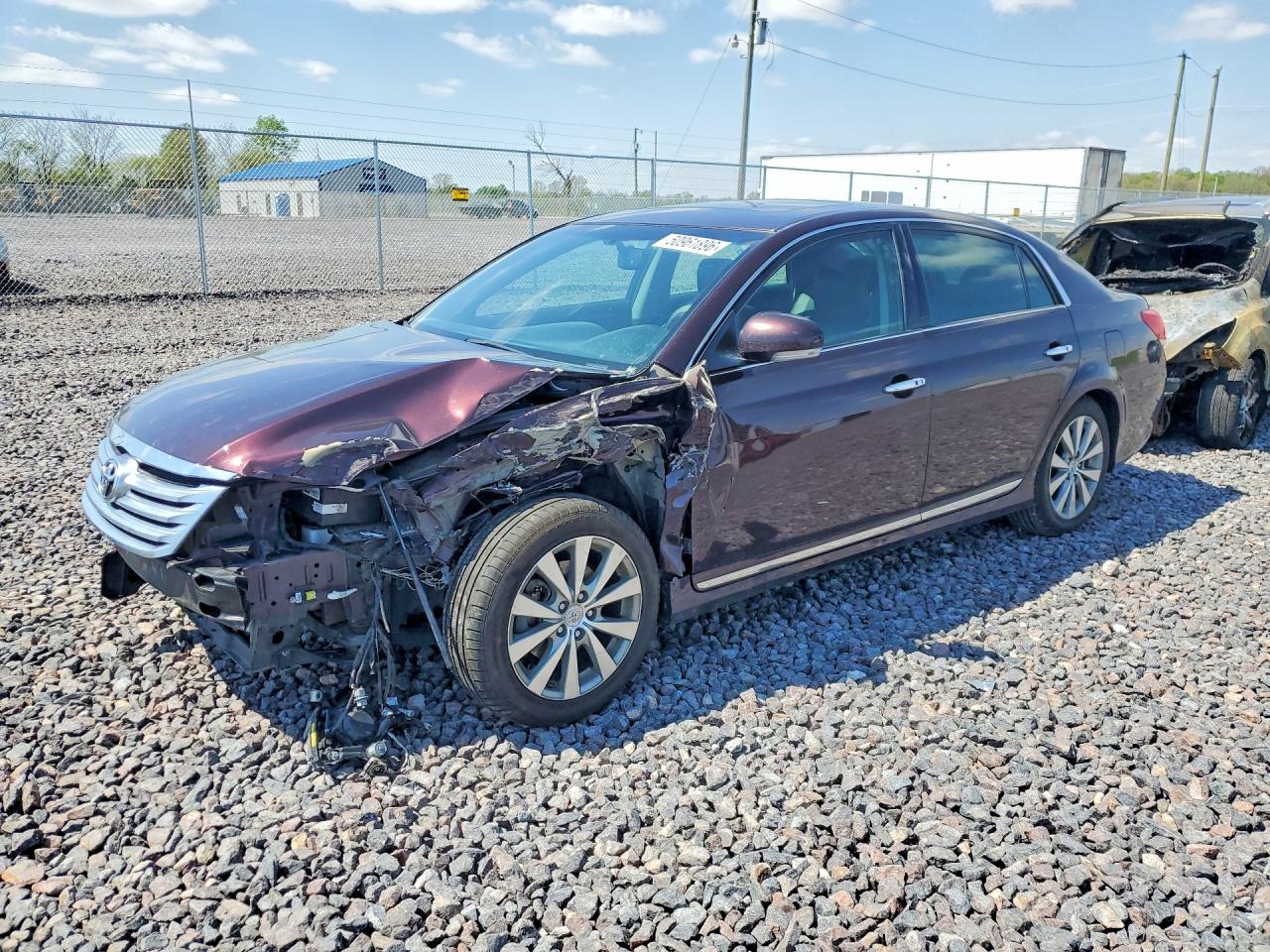 Salvage Toyota Avalon Image