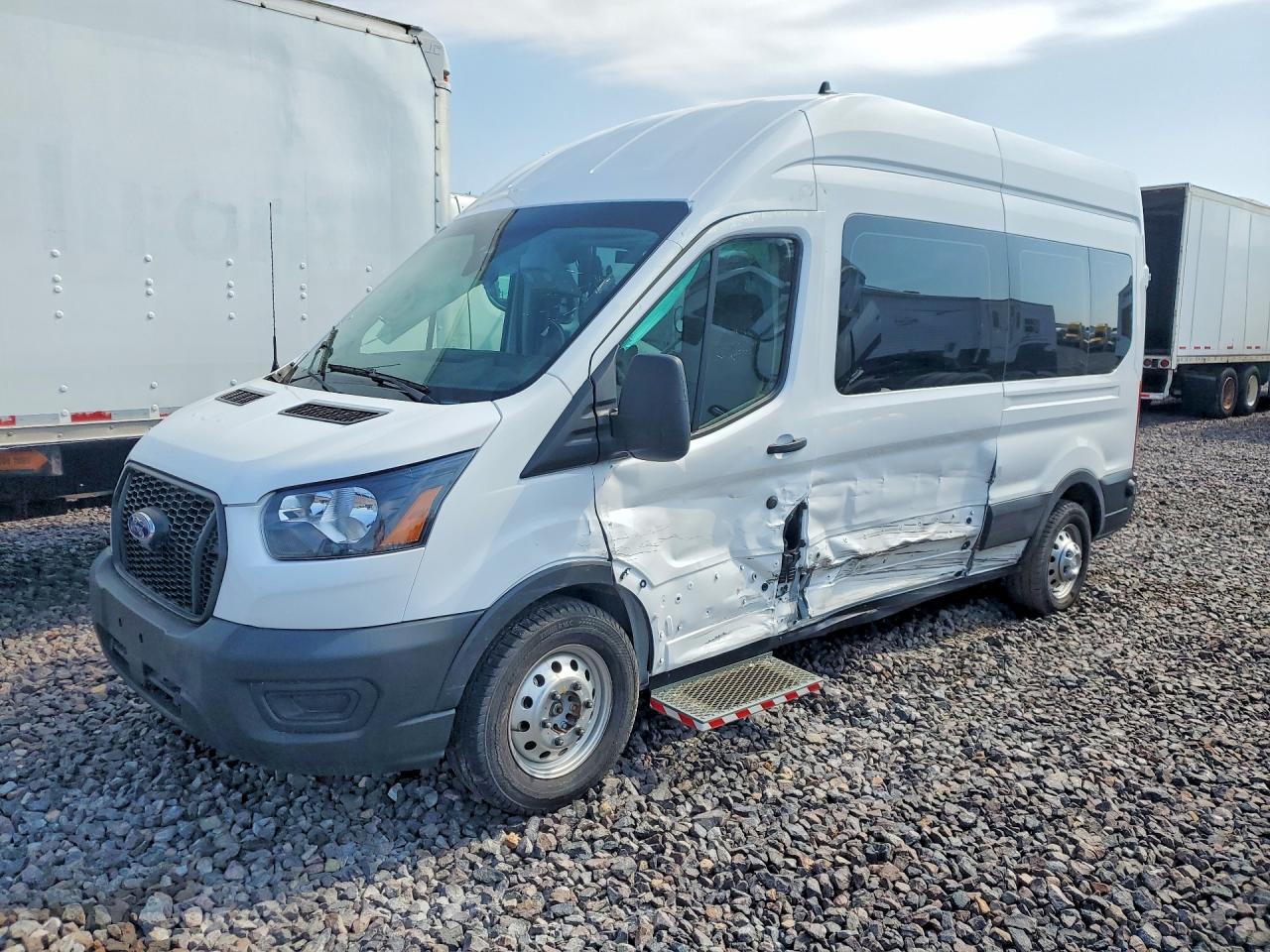 Salvage Ford Transit Image