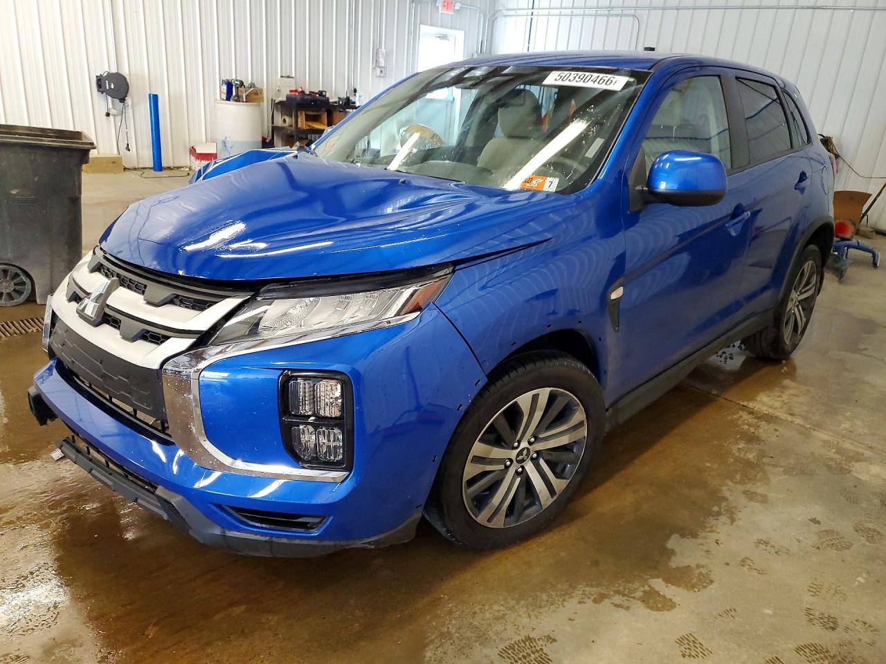 Salvage Mitsubishi Outlander Image