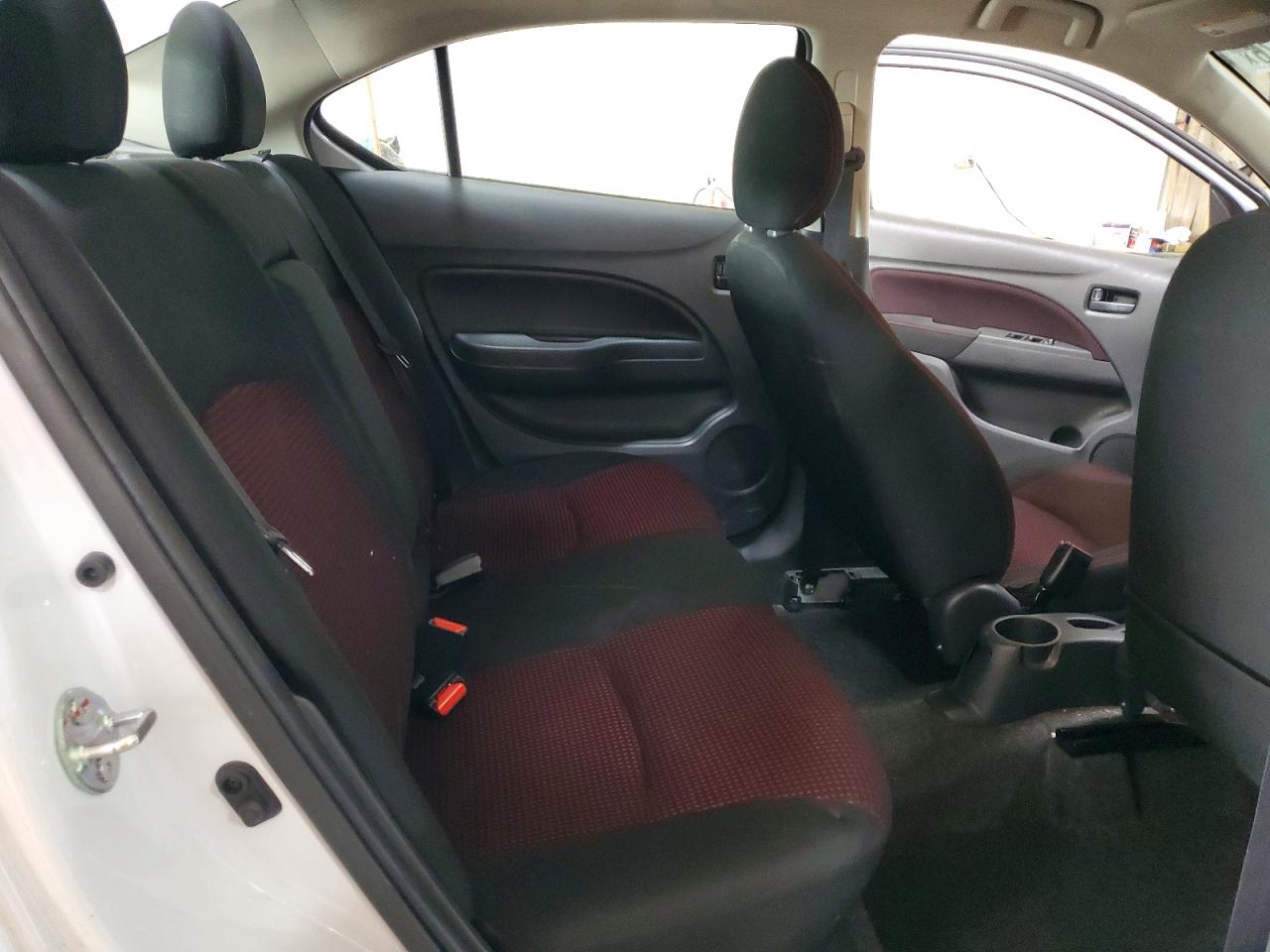 Mitsubishi Mirage G4 Es