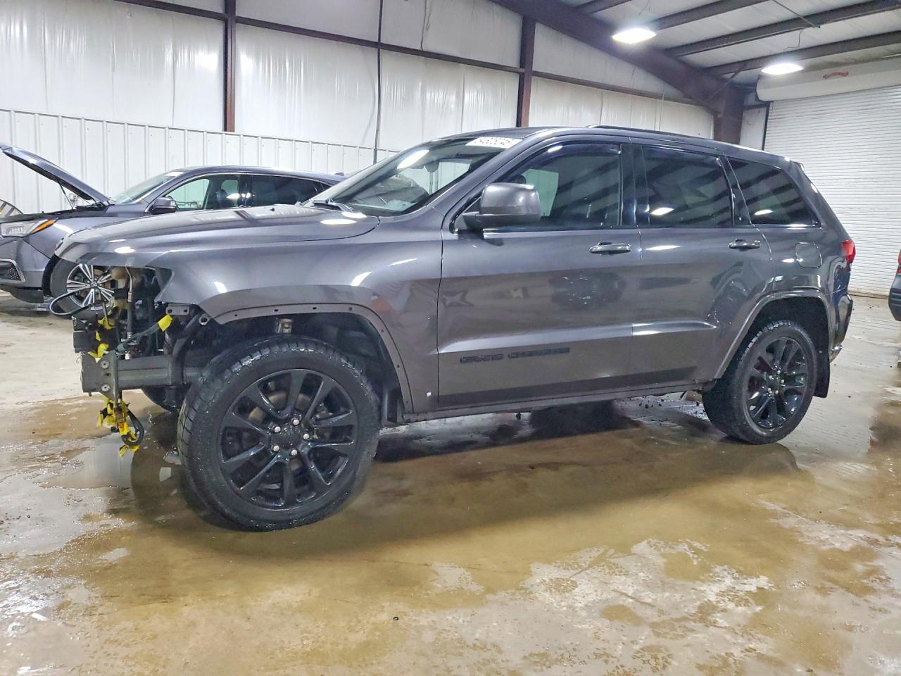 Salvage Jeep Cherokee Image