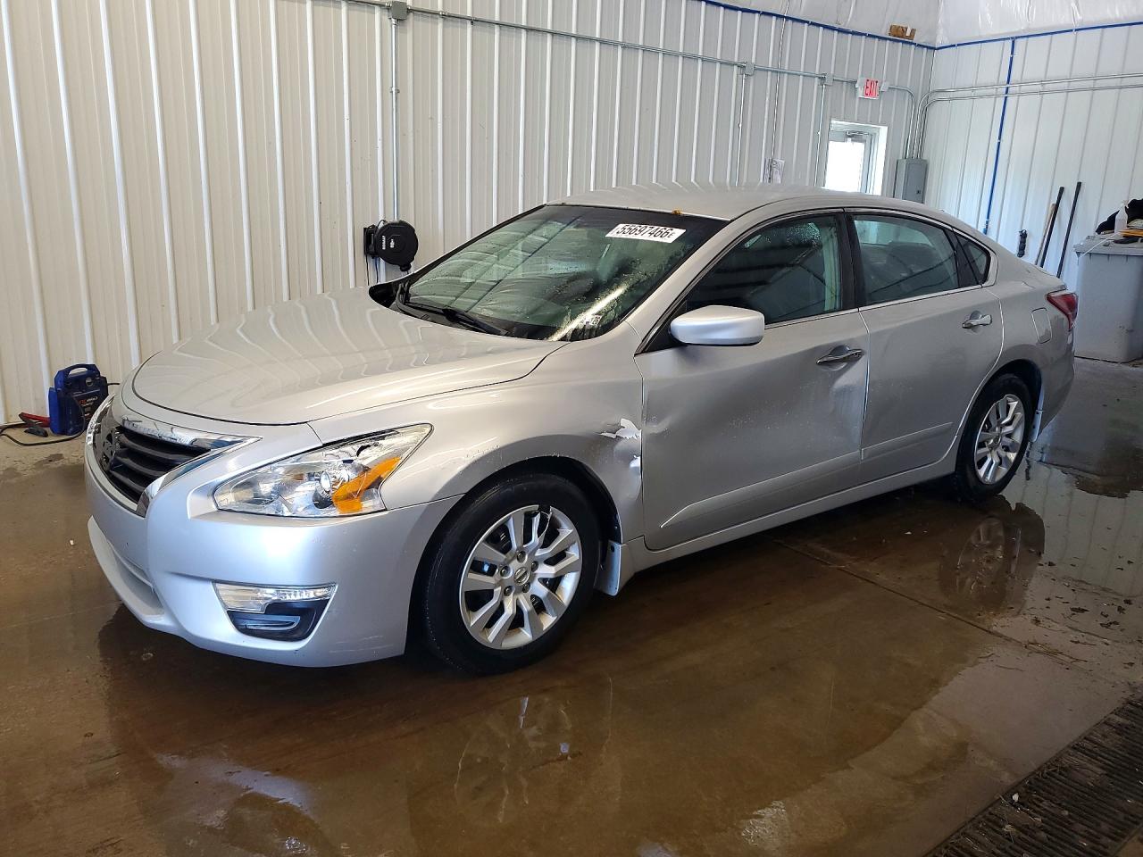 Salvage Nissan Altima Image