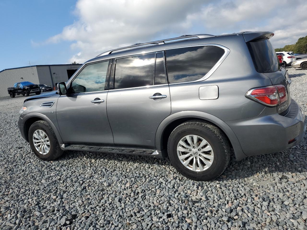 Nissan Armada Sv