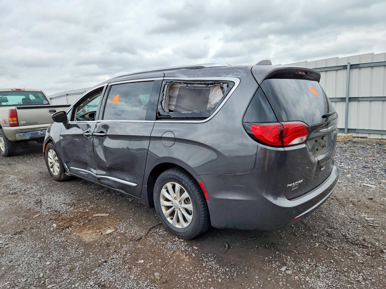 Chrysler Pacifica Touring L