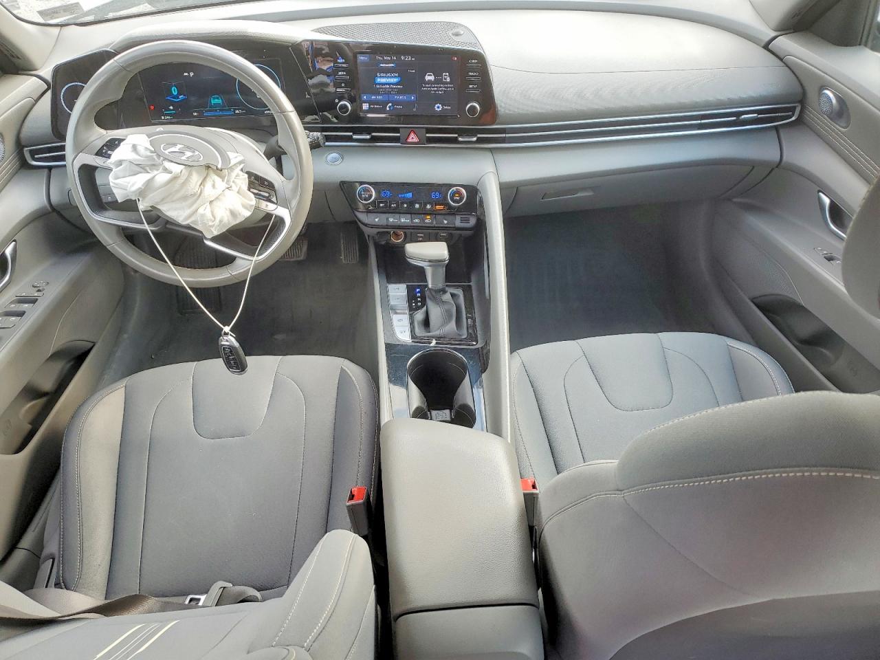 Hyundai ELANTRA Sel