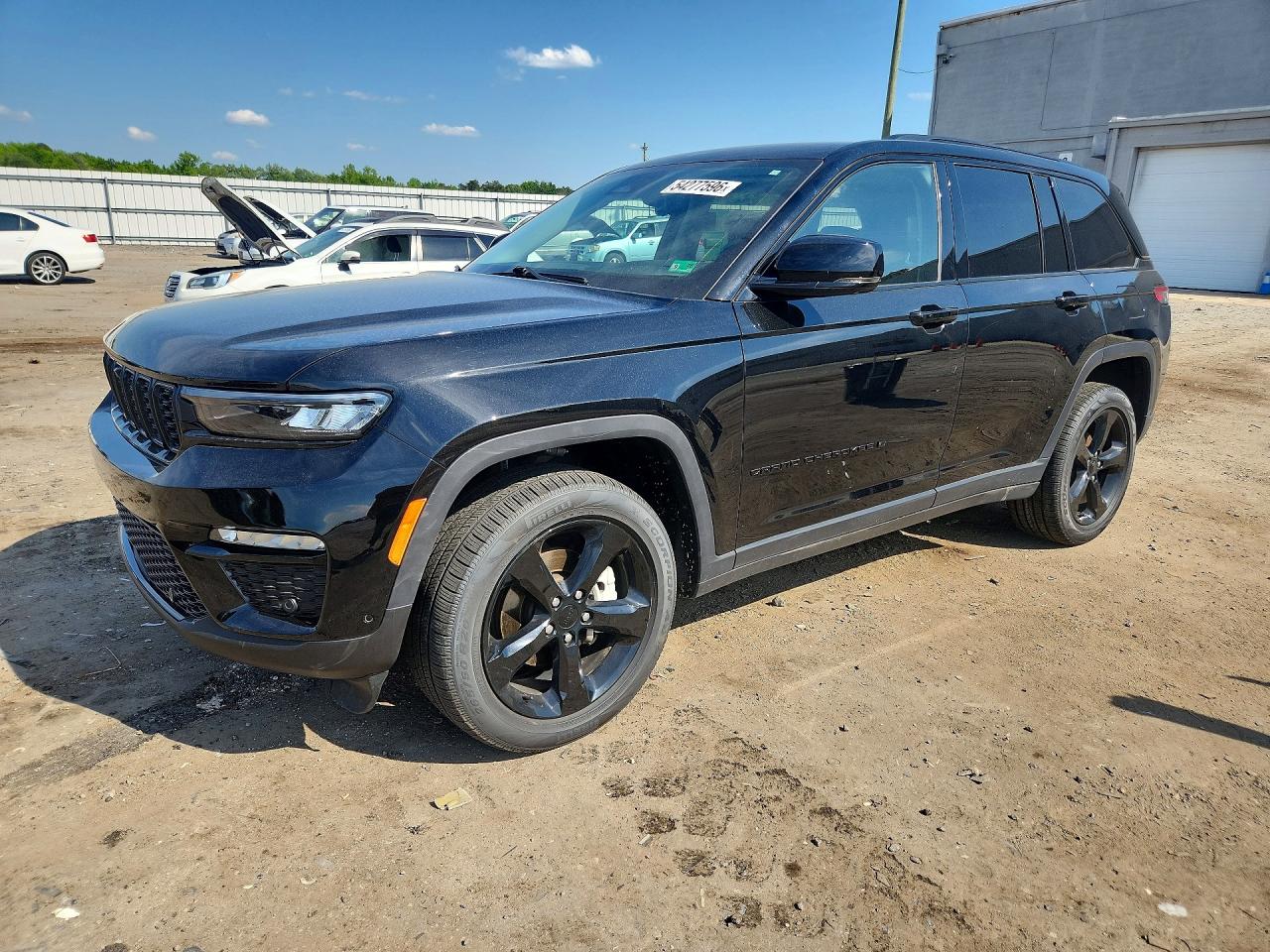 Salvage Jeep Cherokee Image