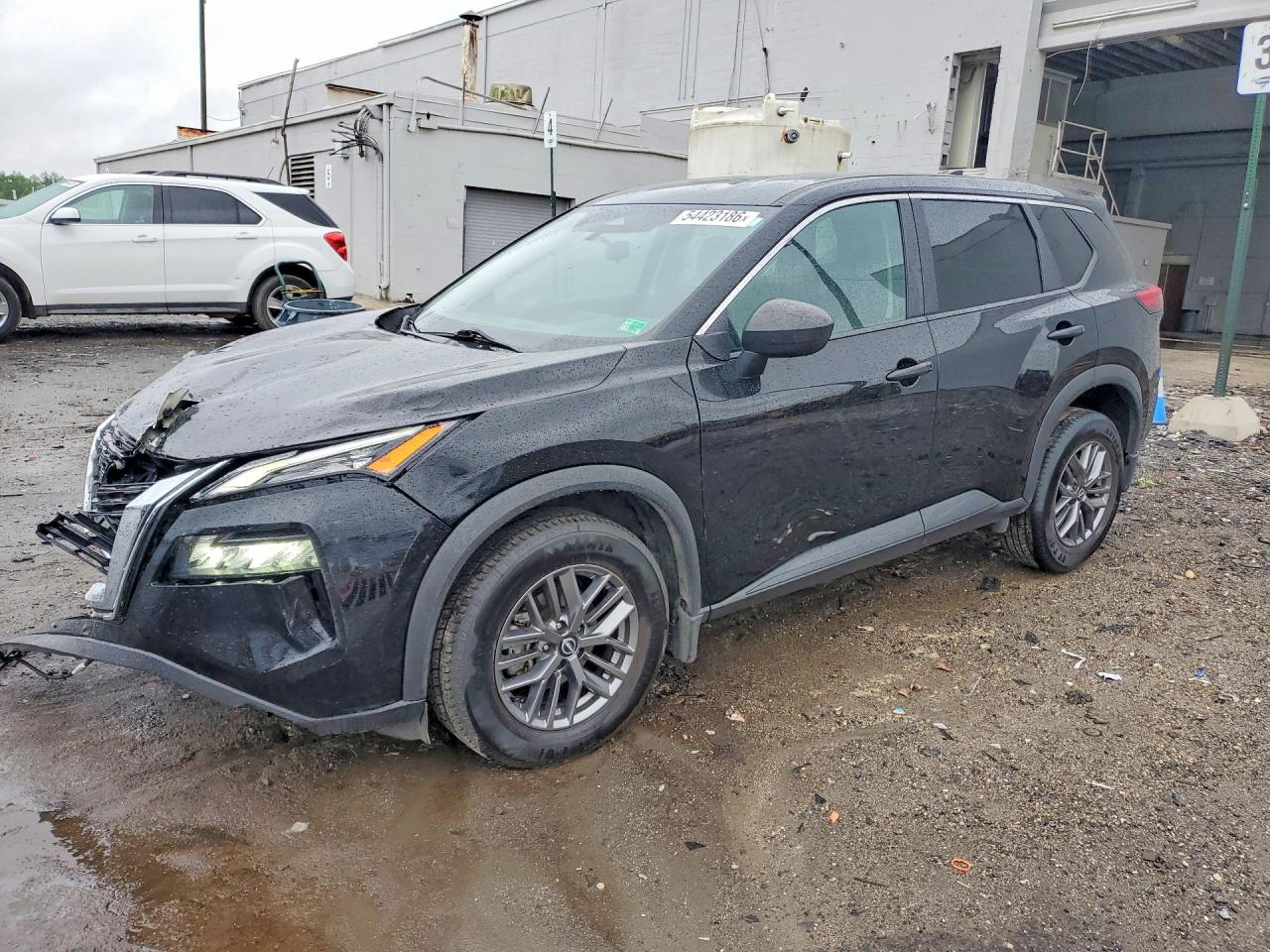 Salvage Nissan Rogue Image