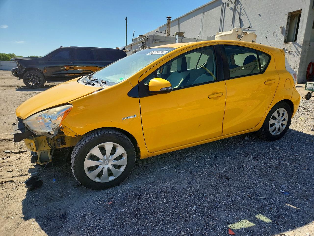 Salvage Toyota Prius c Image