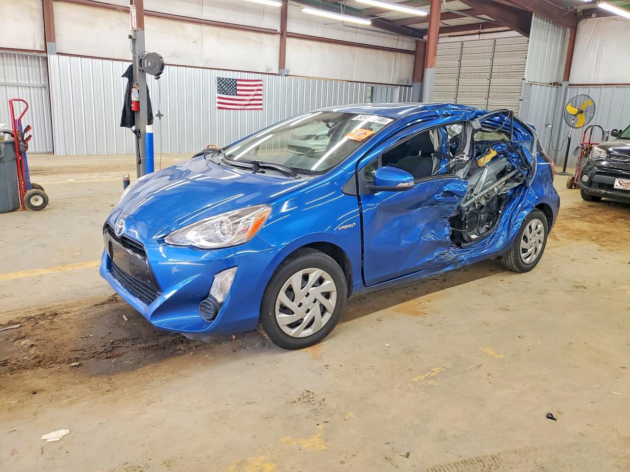 Salvage Toyota Prius Image