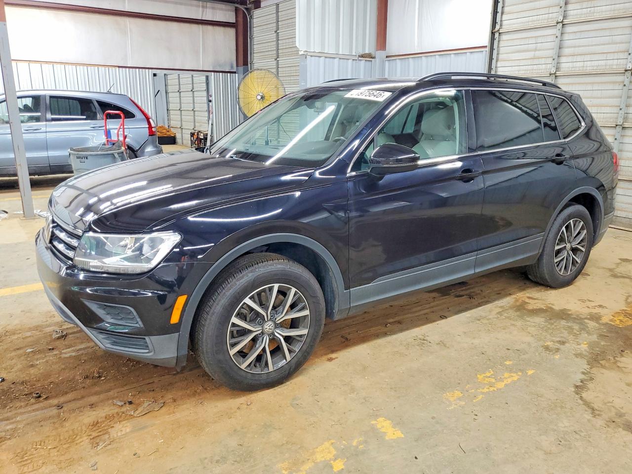 Salvage Volkswagen Tiguan Image