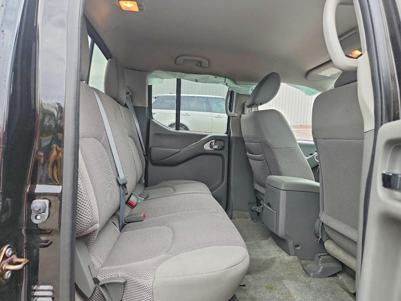 Nissan Frontier Sv