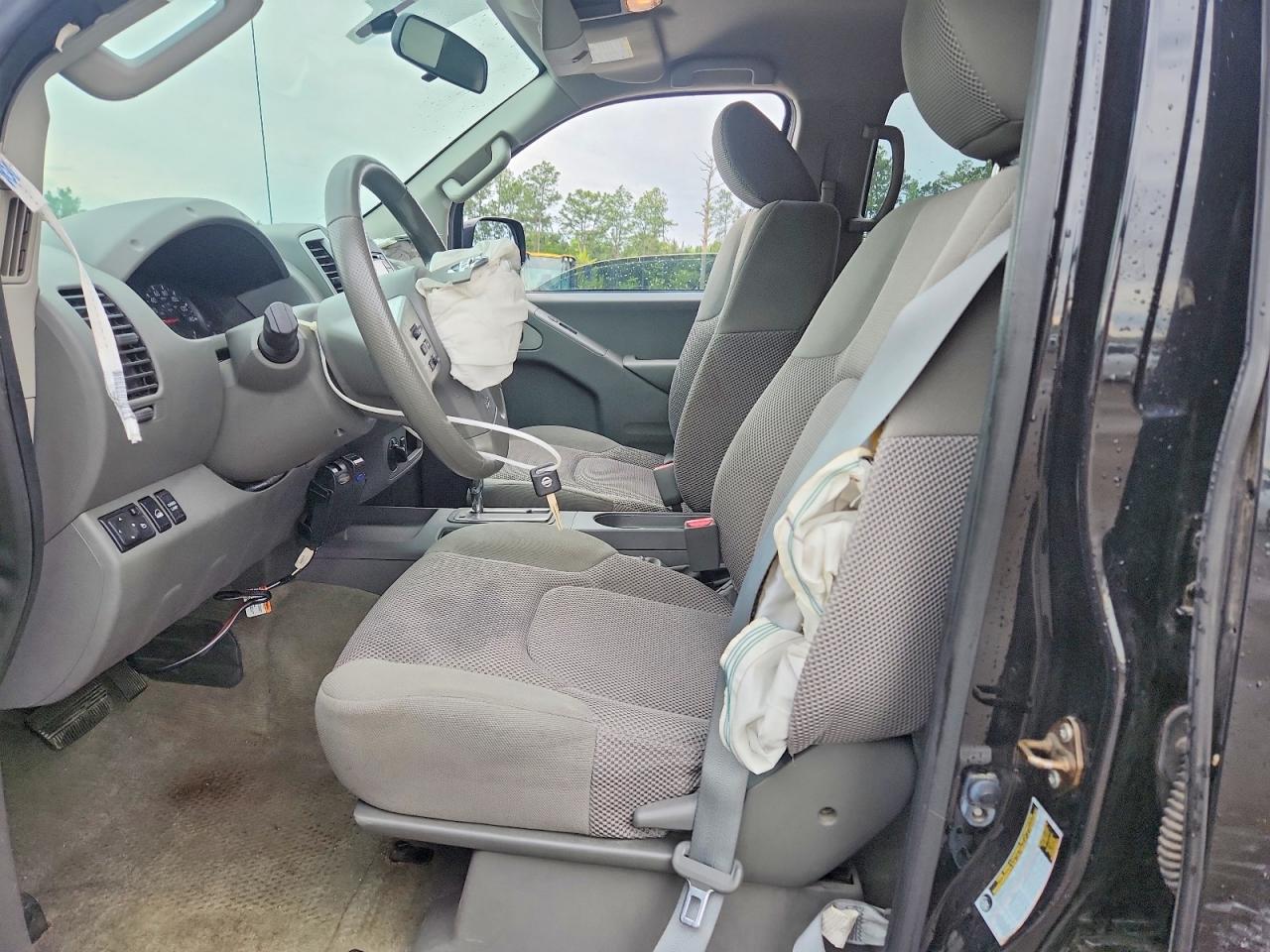 Nissan Frontier Sv