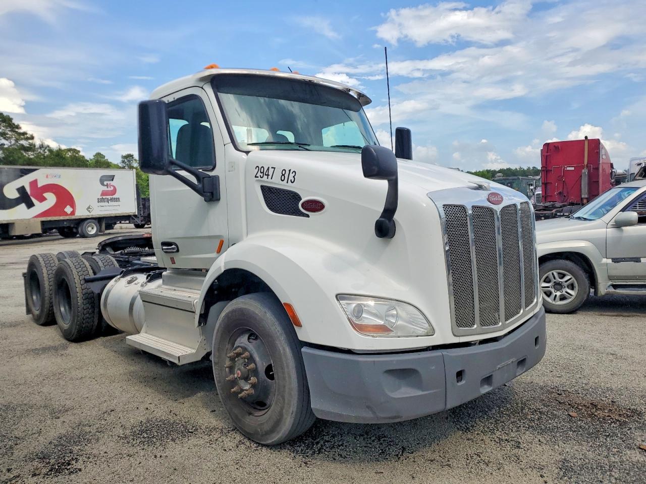 Salvage Peterbilt 579 Image