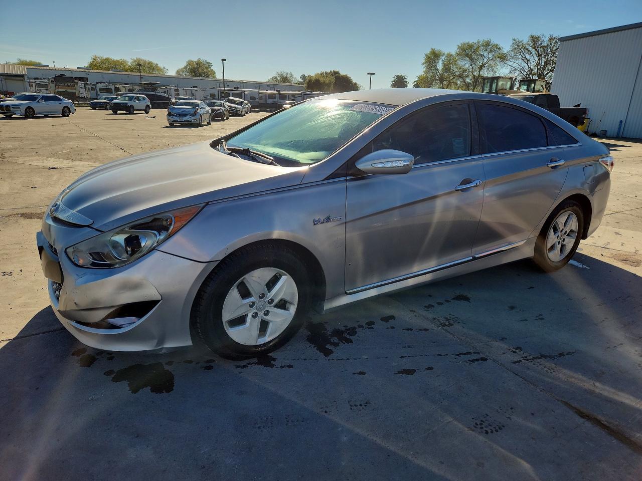 Salvage Hyundai SONATA Image