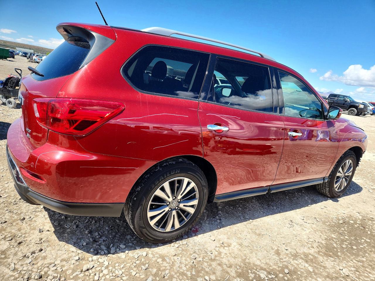 Nissan Pathfinder Sv