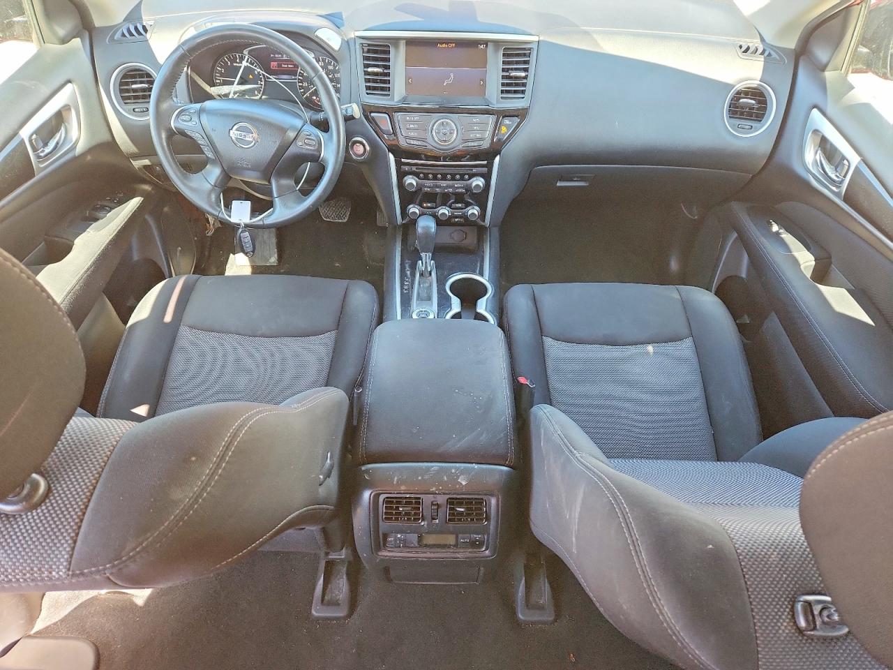 Nissan Pathfinder Sv