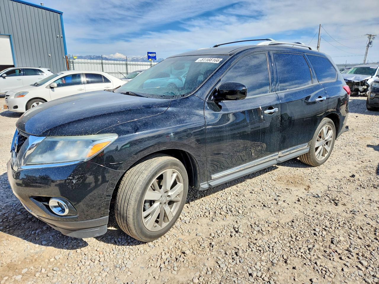 Salvage Nissan Pathfinder Image