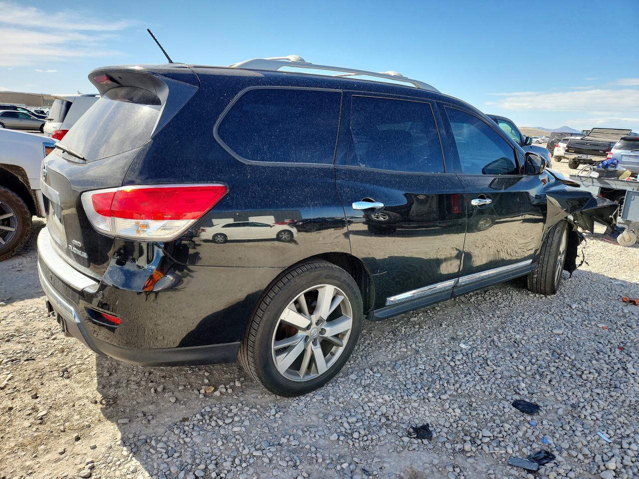 Nissan Pathfinder S