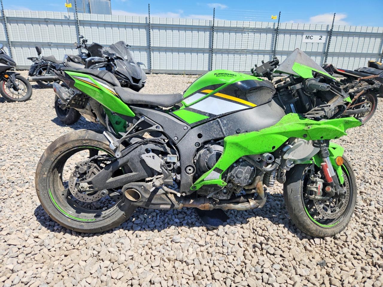 Salvage Kawasaki Zx1002 Image