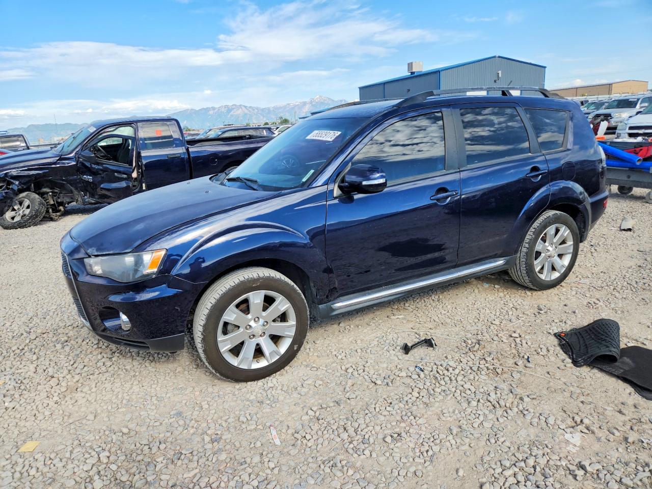 Salvage Mitsubishi Outlander Image
