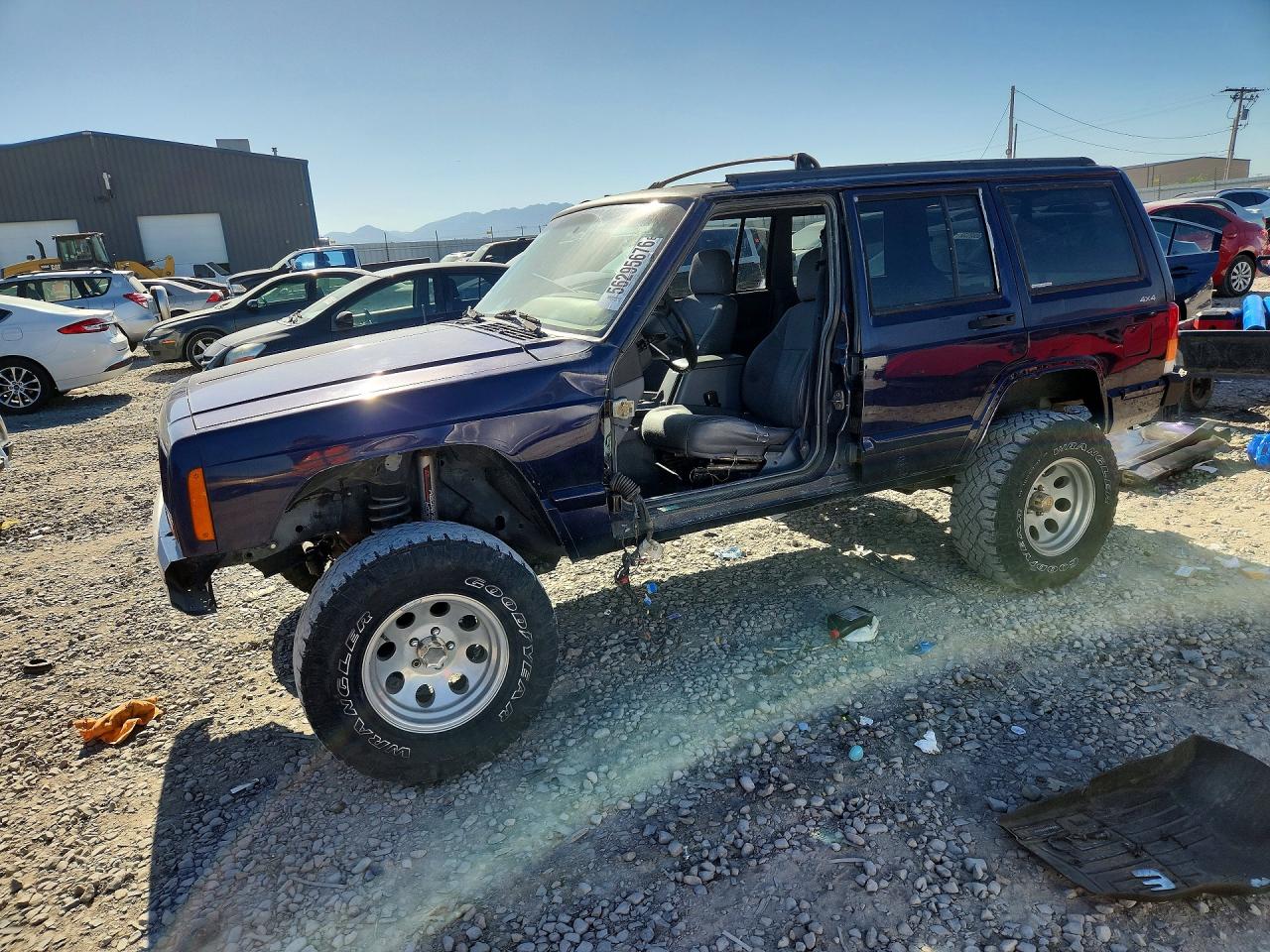 Salvage Jeep Cherokee Image