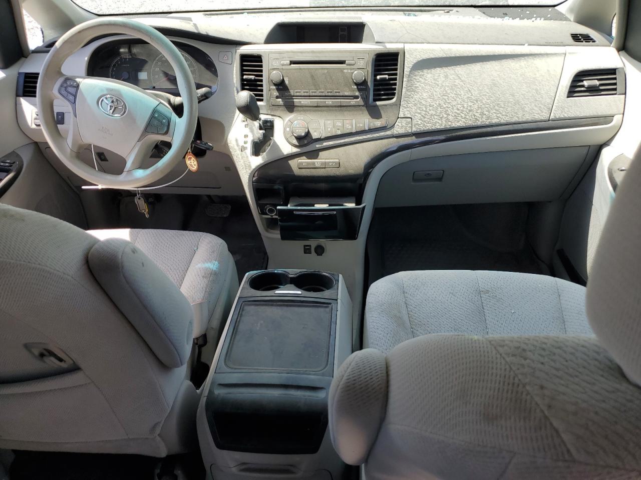 Toyota Sienna Le