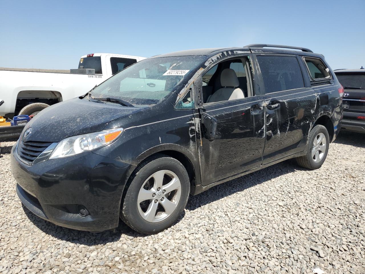 Salvage Toyota Sienna Image