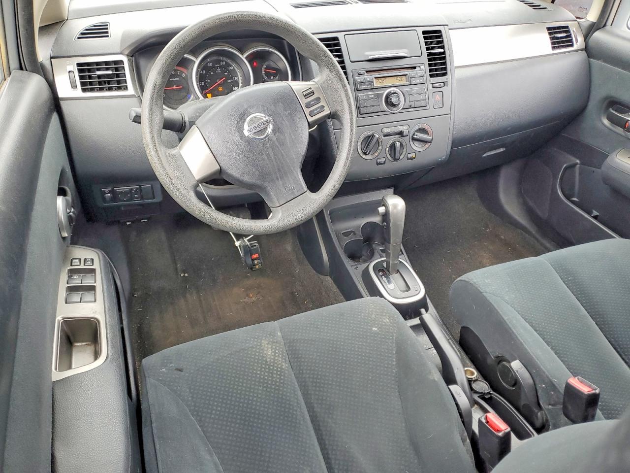 Nissan Versa 1.8 S