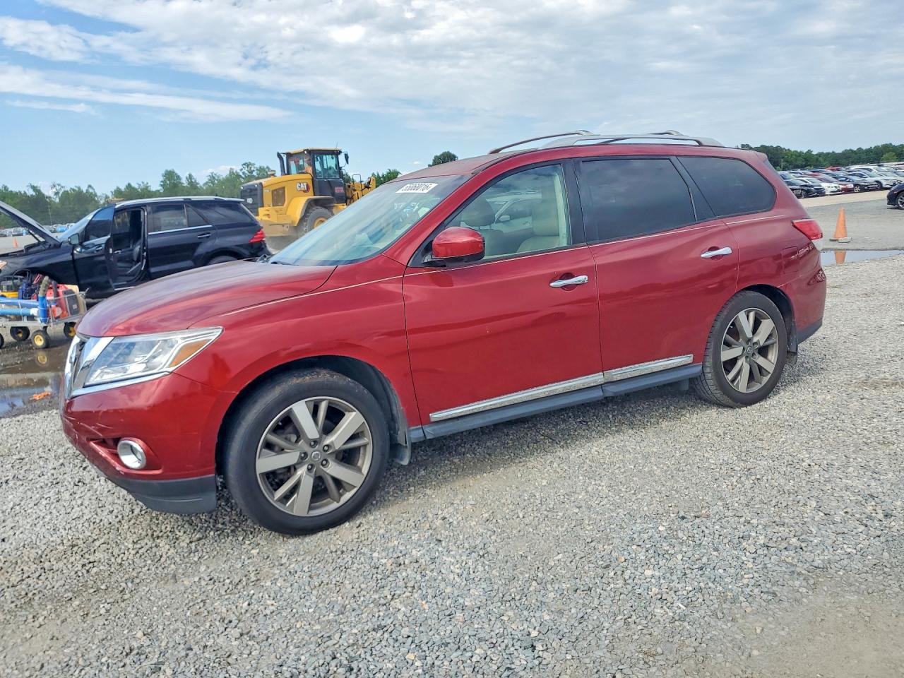 Salvage Nissan Pathfinder Image