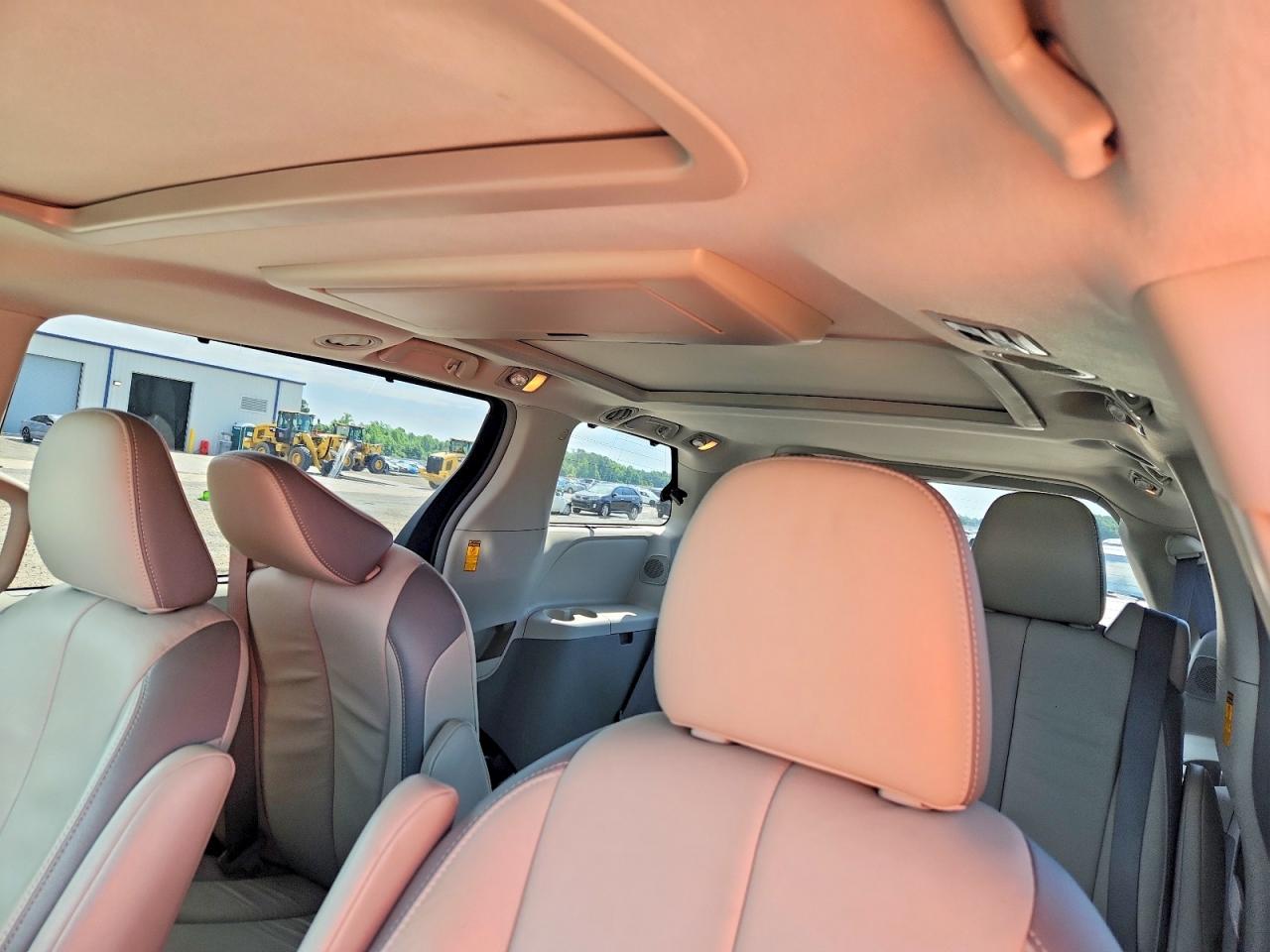 Toyota Sienna Limited 7-passenger