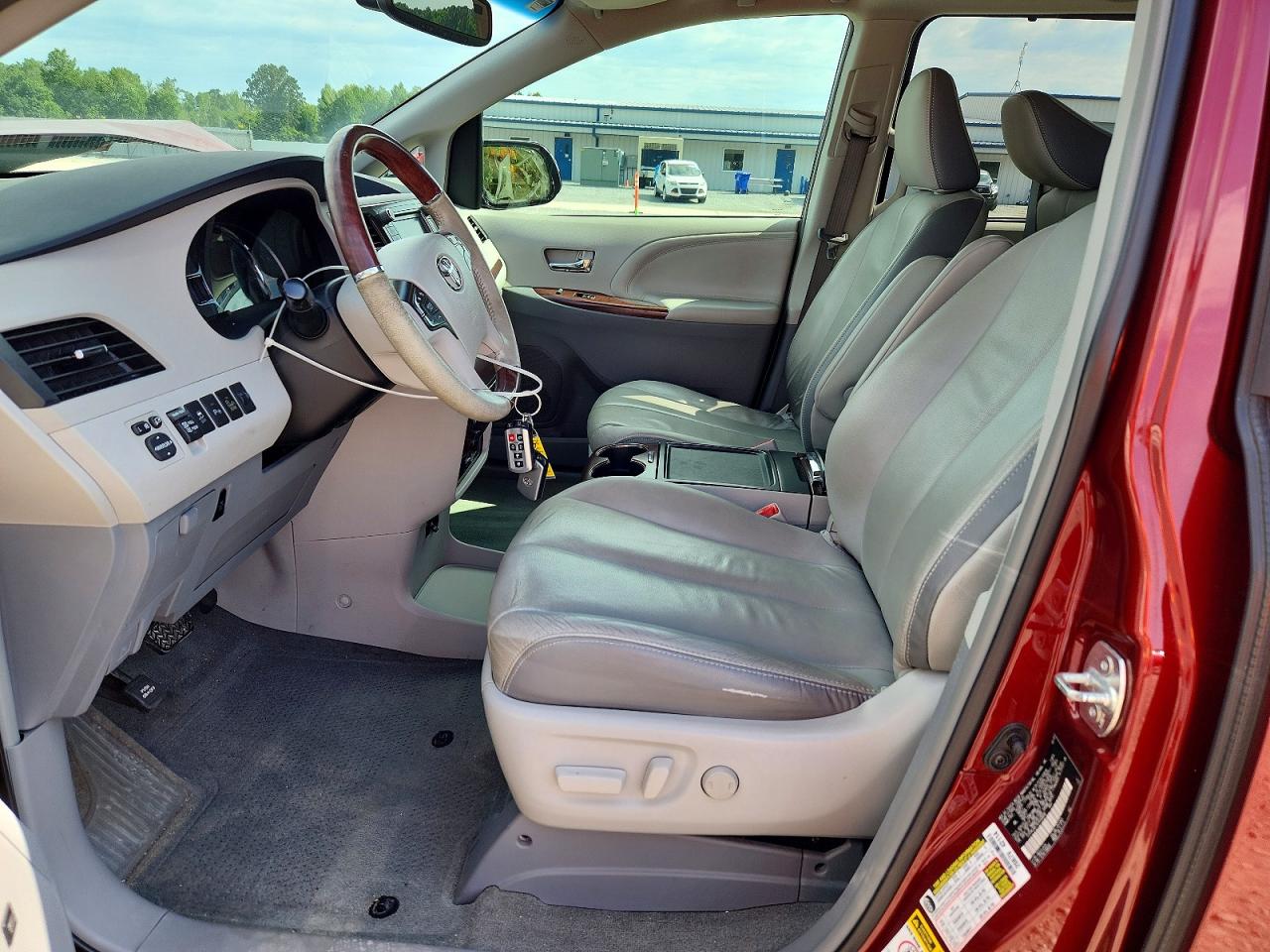 Toyota Sienna Limited 7-passenger