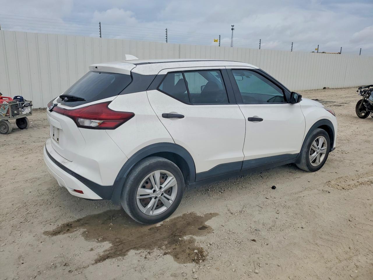 Nissan Kicks S